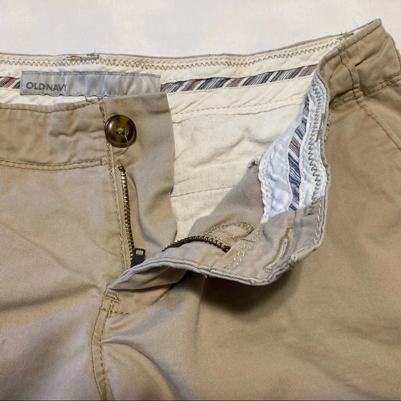 Old Navy Low Rise Khaki Shorts 6 - Picture 4 of 14